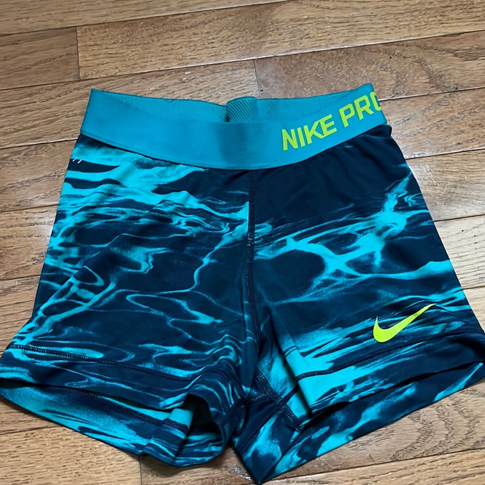 Nike Pro